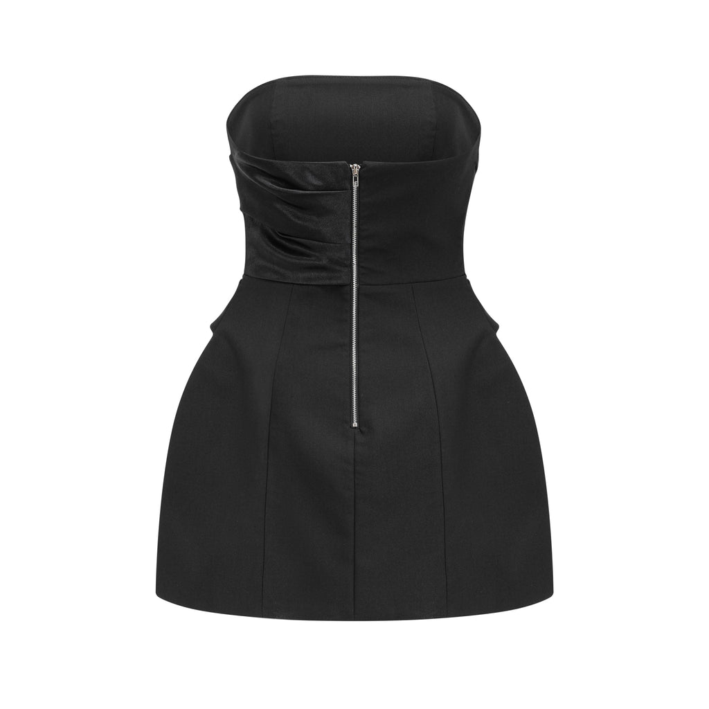 Vestido mini de vuelo negro con botones de cristal de la marca Final Sale, con diseño ajustado en la parte superior y falda acampanada.