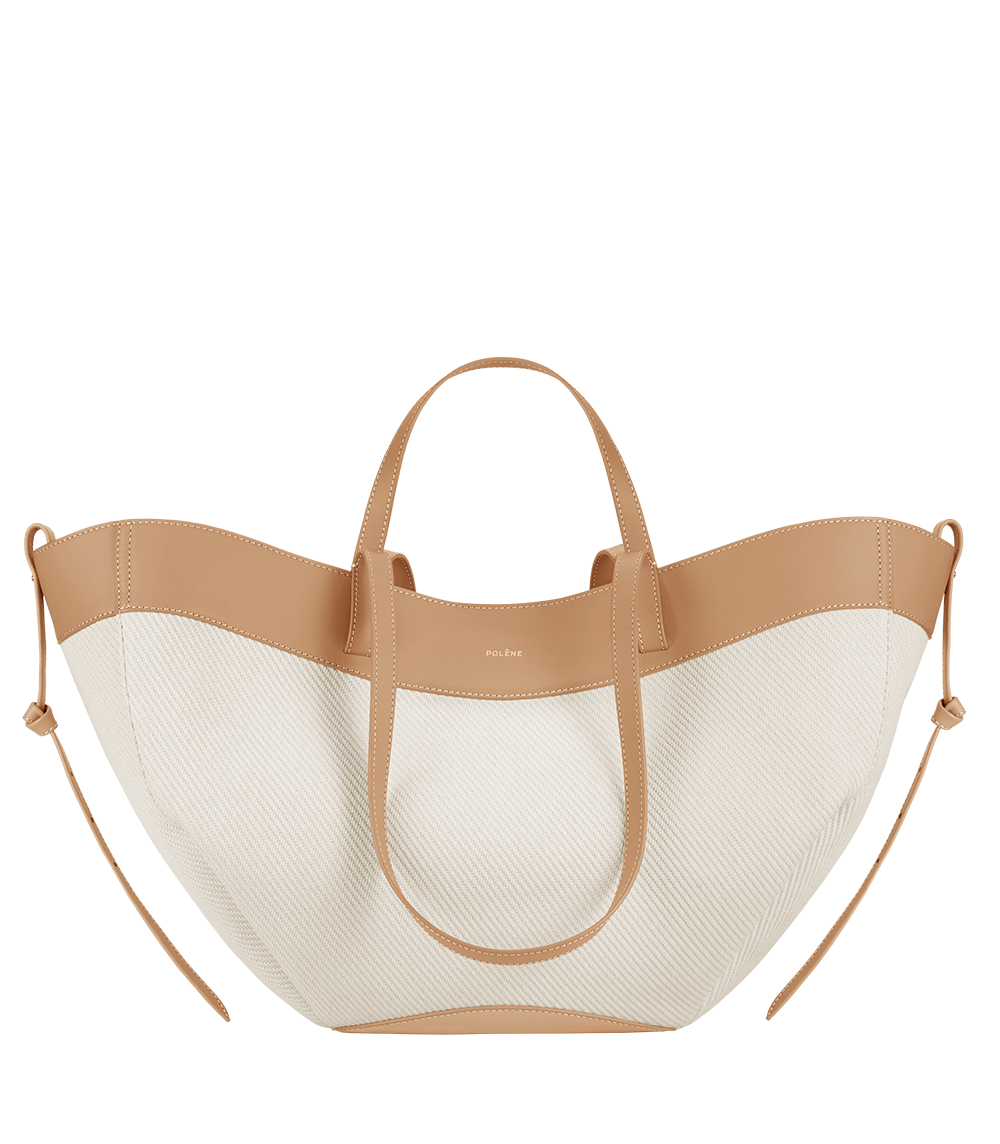 Bolso de mano Polène Cyme trenzado en color beige, vista frontal del diseño de tela y estilo elegante.