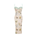 Vestido midi de encaje con estampado floral de la marca Final Sale, con detalles de encaje en el escote y manga, en color suave.